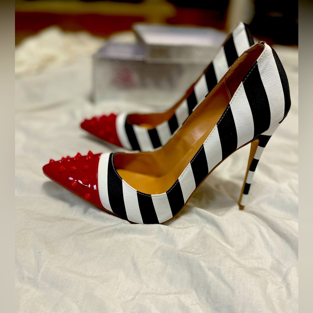 Women’s pumps zebra and red. Brand new.